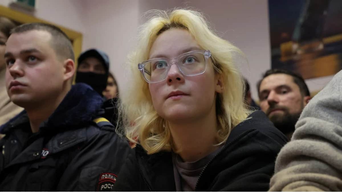 Диана Логинова на судебном заседании в Санкт-Петербурге, 28 октября 2025 года. Фото: Антон Ваганов / Reuters / Scanpix / LETA