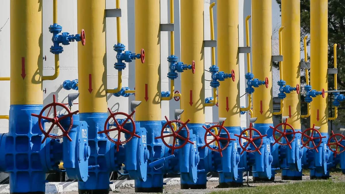 A gas compression station in the village of Boyarka near Kyiv, Ukraine, April 2015. Photo: EPA/SERGEY DOLZHENKO