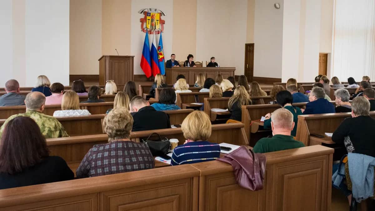 Советник главы ЛНР Марина Филиппова на встрече с руководителями территориальных избирательных комиссий самопровозглашенной Луганской Народной Республики, 21 сентября 2022 года. Фото: EPA-EFE / STRINGER
