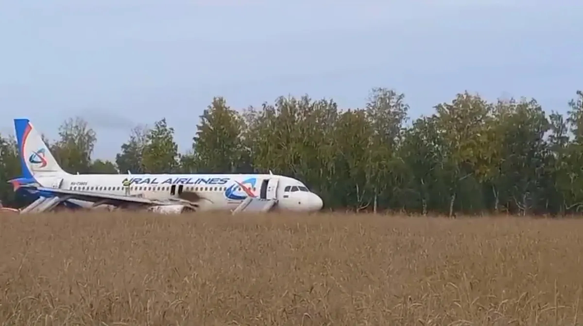 Самолет Airbus A320 «Уральских авиалиний». Скриншот