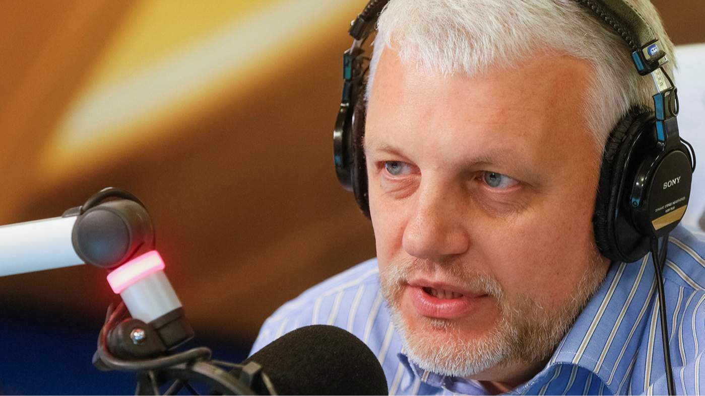 Журналист Павел Шеремет выступает в эфире радиостанции в Киеве, Украина, 11 октября 2015 года. Фото: Valentyn Ogirenko / REUTERS / Scanpix / LETA<br>