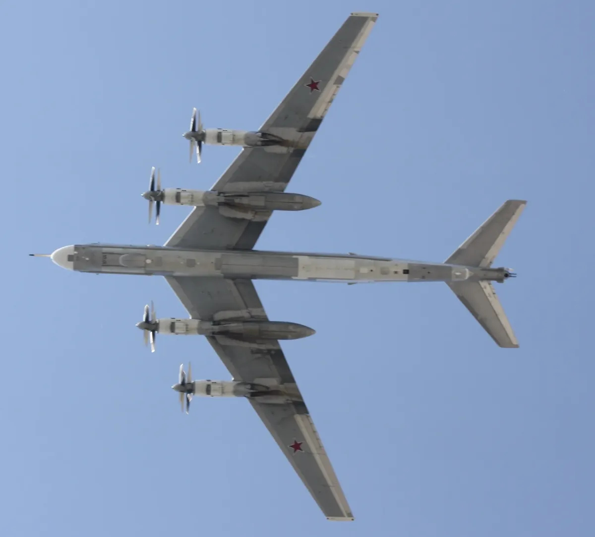 Турбовинтовой стратегический бомбардировщик-ракетоносец Ту-95МС. Фото: Sergey Krivchikov / Russian AviaPhoto Team