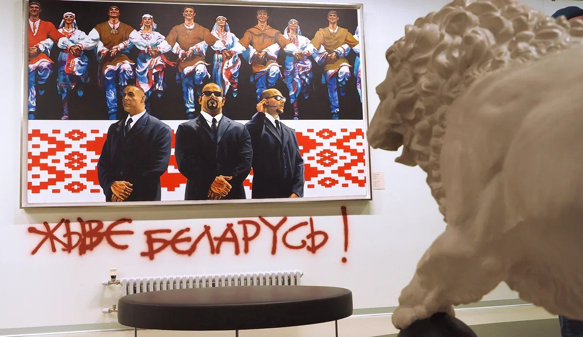 Sergey Grynevich’s painting Festival, which features the slogan “Long live Belarus”, on display at the Erarta Museum, 15 April 2021. Photo: Alexander Chizhenok / Kommersant / Sipa USA / Vida Press