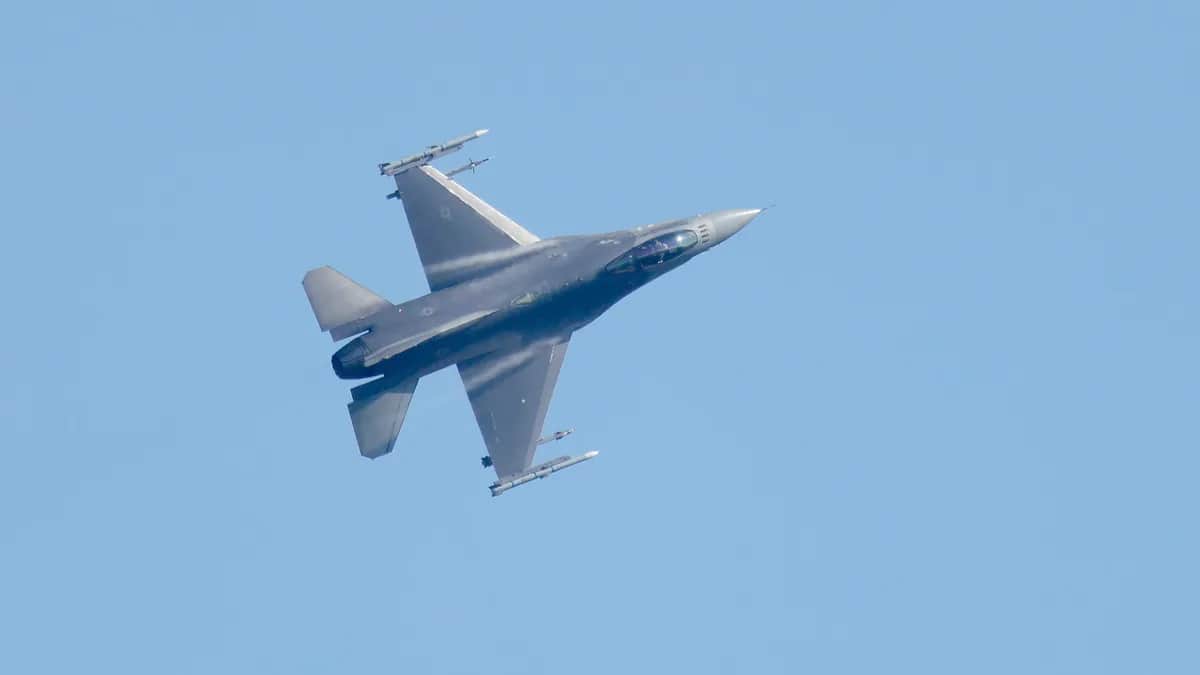 Американский многофункциональный лёгкий истребитель F-16. Фото: EPA-EFE / RONALD WITTEK