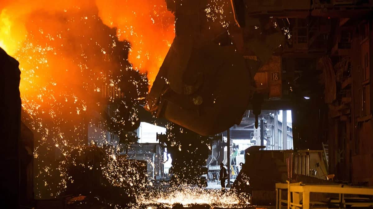 The Mechel Iron and Steel Works in Chelyabinsk. Photo: Andrey Rudakov / Bloomberg / Getty Images