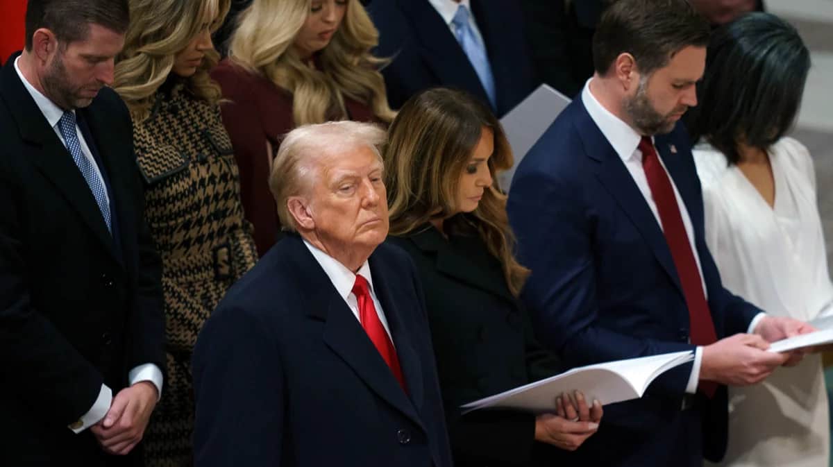 Дональд и Мелания Трамп на службе в кафедральном соборе Вашингтона, округ Колумбия, США, 21 января 2025 года. Фото: Will Olivier / EPA