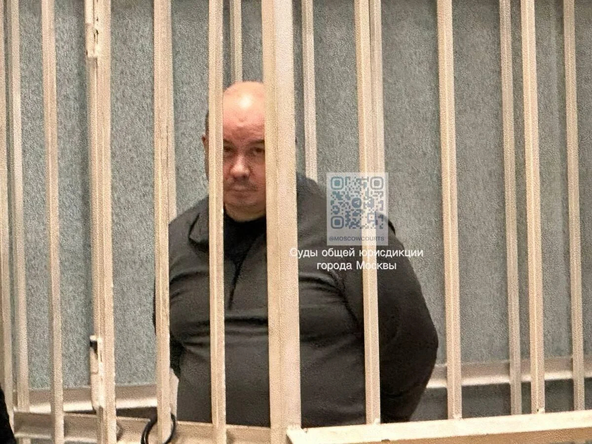 Бывший заместитель начальника Управления МЧС Дмитрий Даудашвили в зале суда. Фото: Суды общей юрисдикции города Москвы / Telegram