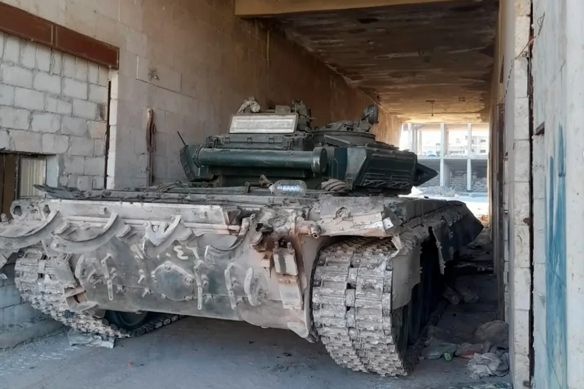 Брошенный сирийский Т-72 с активной броней, Хан-Шейхун, южный Идлиб. Фото: Наталья Беляева