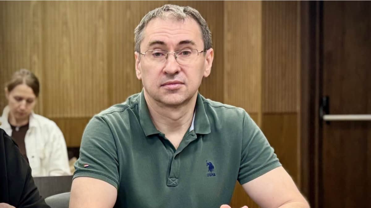 Журналисту «Новой газеты» Олегу Ролдугину продлили домашний арест. Он рассказал, что не может открыть дверь сотруднику ФСИН